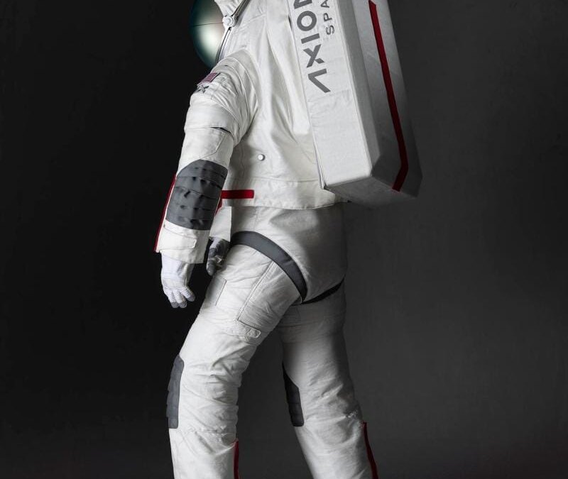 NASA и Prada анонсировали скафандр для предстоящих космических миссий 6 sm.axemu white 3.800