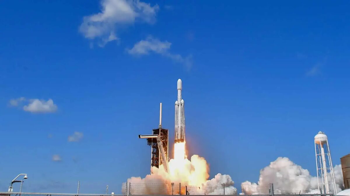 SpaceX ведёт переговоры с Европейским космическим агентством о борьбе с космическим мусором 1 spacex space junk europe inc 2177717591