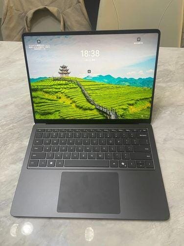 Ноутбук Microsoft Surface Laptop с большим дисплеем