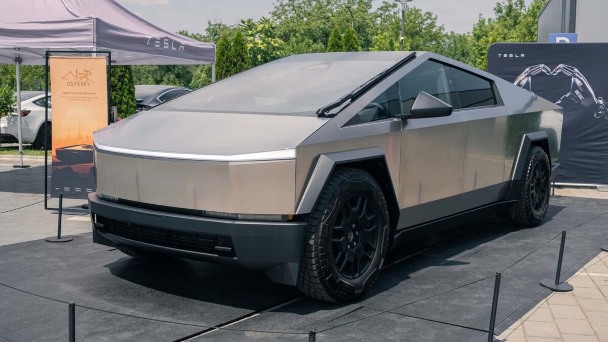 tesla cybertruck founders edition