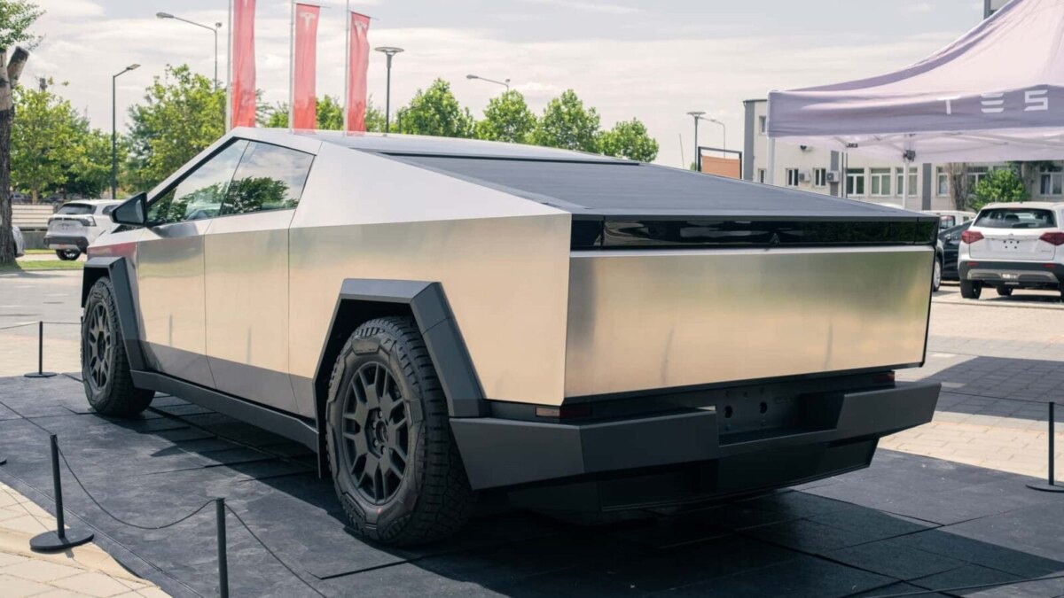 tesla cybertruck founders edition 2