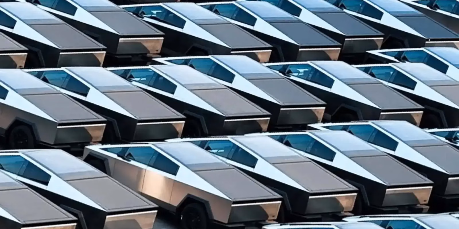 Tesla, вероятно, завершила отгрузку всех предзаказанных Cybertruck 4 tesla cybertrucks parked