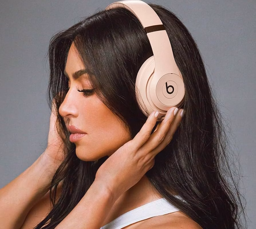 Beats выпустила наушники и колонку в коллаборации с Ким Кардашьян 2 Beats x Kim Kardashian Studio Pro