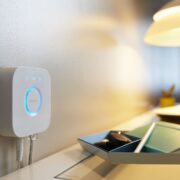 Philips Hue наконец-то объединяет все мосты в единую систему умного дома (d2 heart of your hue system square 2.0)