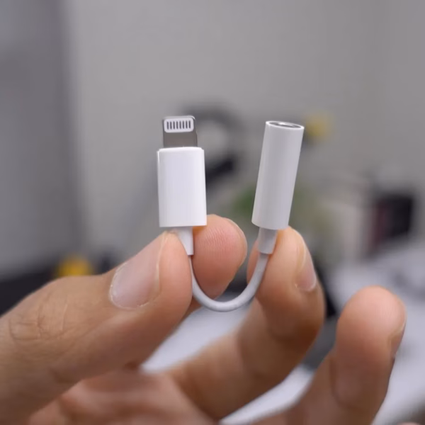 lightning to 3 5mm headphone jack adapter.jpg