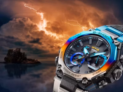 Часы Casio G-SHOCK Carbon-Metal на фоне грозового неба