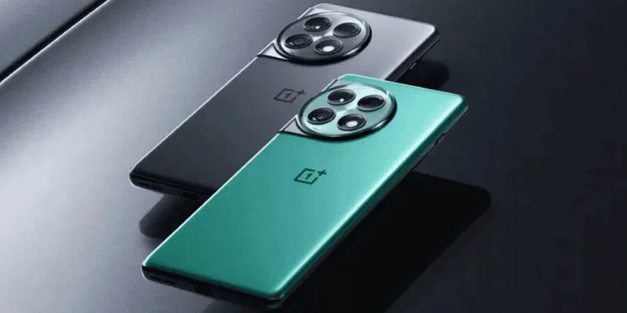 Два смартфона OnePlus Ace 5 разложены на столе