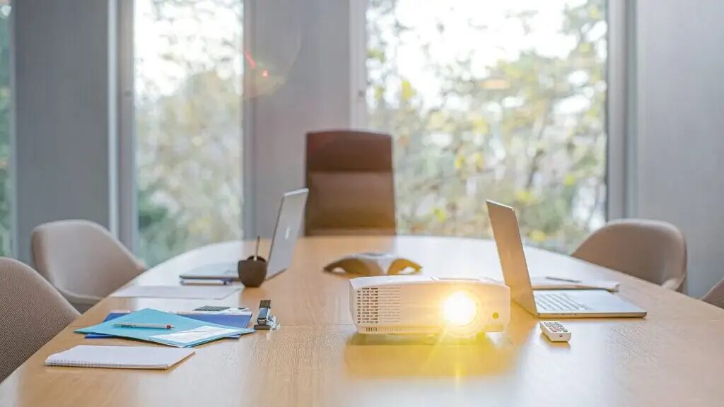 Philips представила проекторы серии ProPix 850 и 650 с высокой яркостью и низким уровнем шума 3 Philips