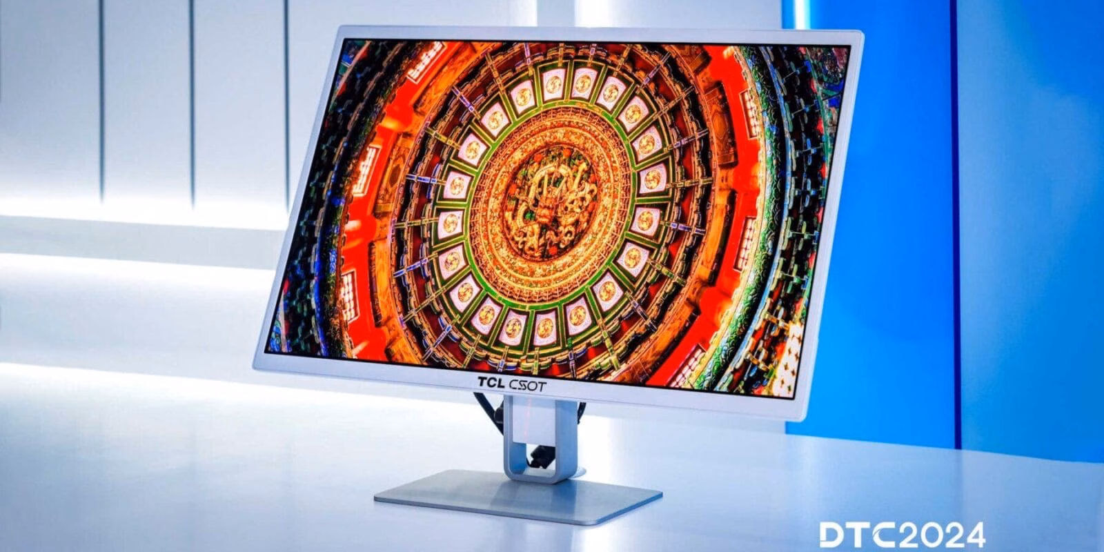 TCL представляет 21,6-дюймовый 4К-дисплей с технологией Inkjet OLED 2 TCL