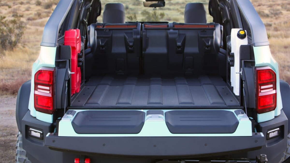 Toyota представила концепт ROX: открытый и брутальный Land Cruiser 11