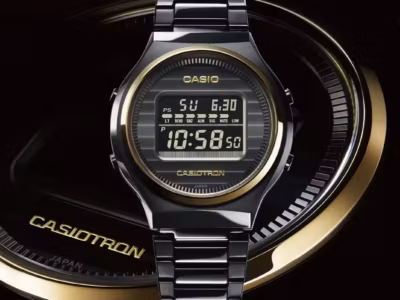 Цифровые часы Casio Casiotron TRN-50ZE-1A на темном фоне с золотым ободом и ремешком