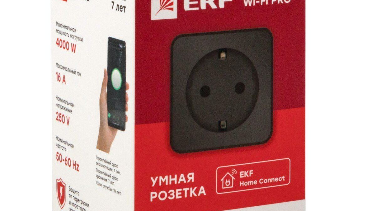 Умная розетка EKF Wi-Fi PRO в бело-черной упаковке
