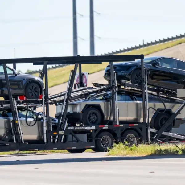 Tesla приостанавливает производство Cybertruck (hero image 2)