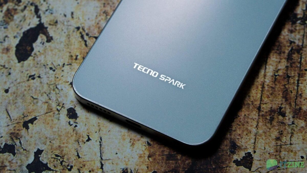 Задняя панель Tecno Spark 30C с логотипом устройства