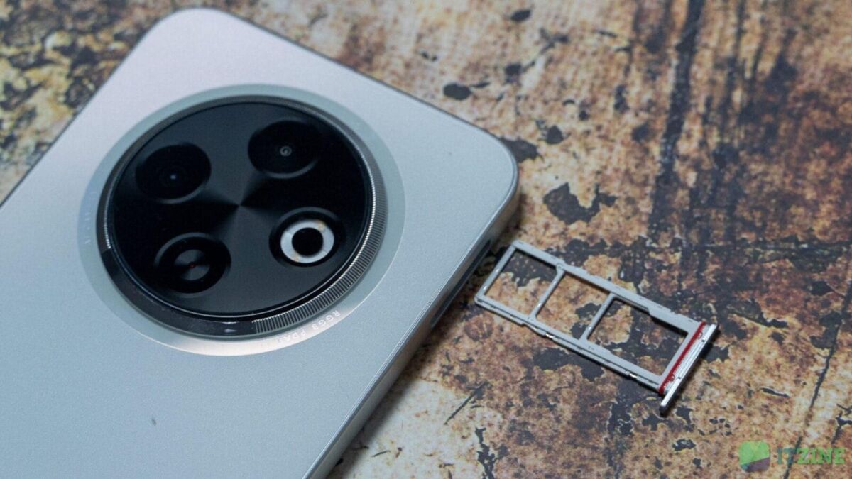 Смартфон Tecno Spark 30C с разборным слотом для SIM-карты