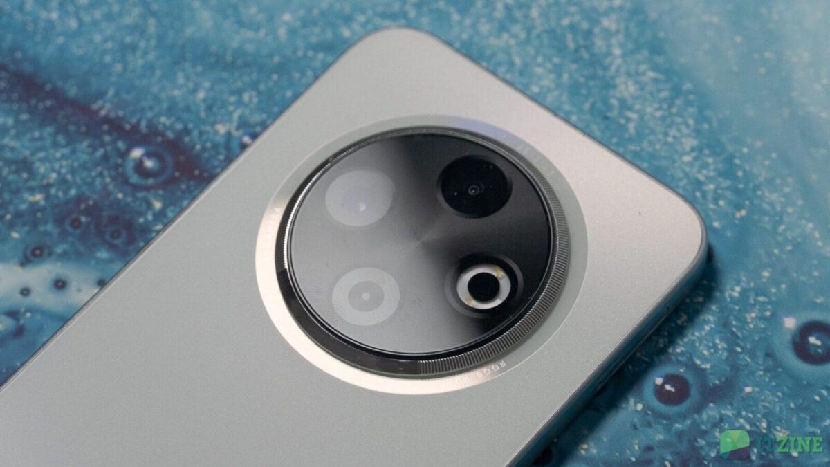 Камера Tecno Spark 30C с тремя объективами и подсказкой для съемки