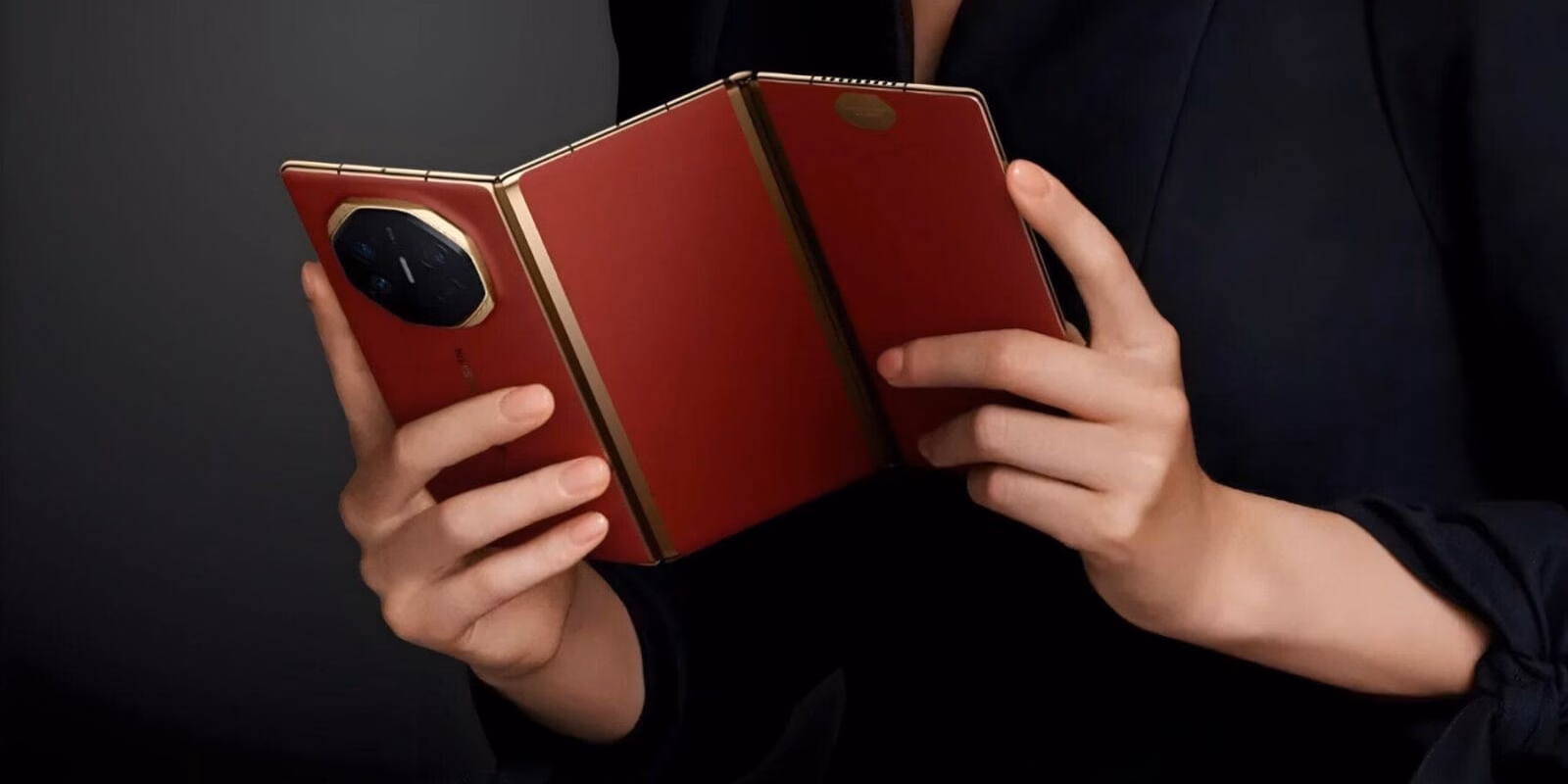 Samsung готовит трижды складывающийся смартфон: инновация или рискованный эксперимент? Samsung готовит трижды складывающийся смартфон: инновация или рискованный эксперимент?