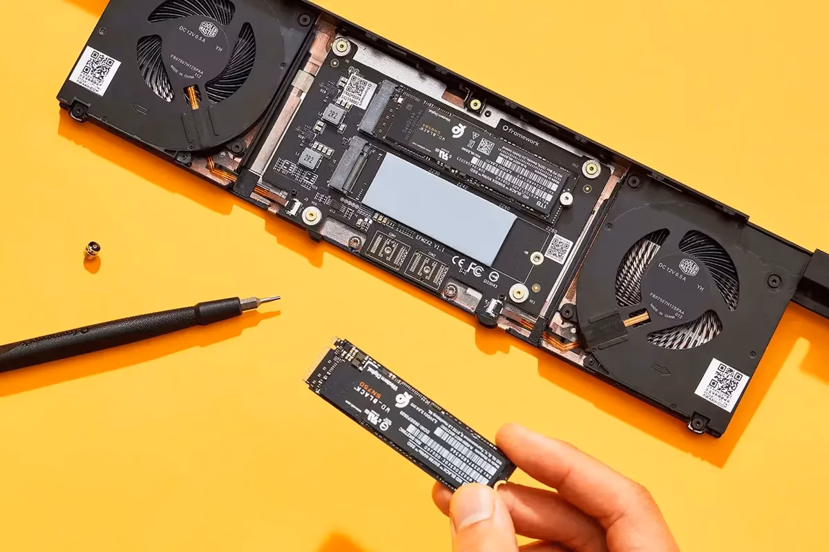 Framework Laptop 16 получил модуль для установки четырёх SSD-накопителей 1