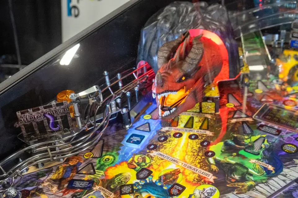 CES 2025: Stern Pinball представляет новый игровой автомат "Dungeons & Dragons: The Tyrant's Eye" 2 Stern Pinball "Dungeons & Dragons: The Tyrant's Eye"