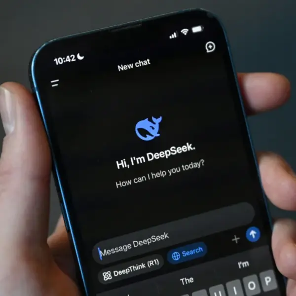 DeepSeek AI и возглавил топ App Store (hero image 6)