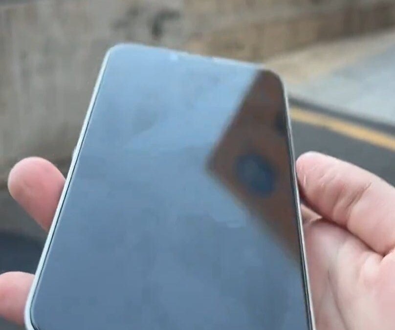 majin bu iphone se 4 mid 2