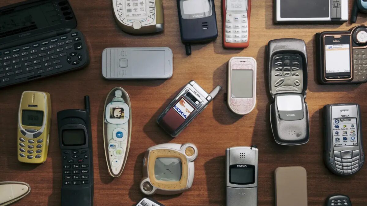Страница Nokia Design Archive онлайн-музея телефонов Nokia на экране компьютера