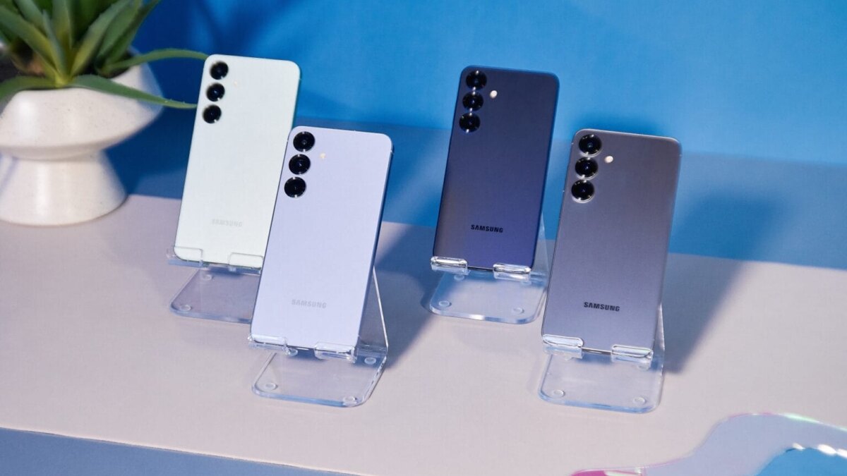 samsung galaxy s25 plus basic colors rear design stand lifestyle 1536x1022 1