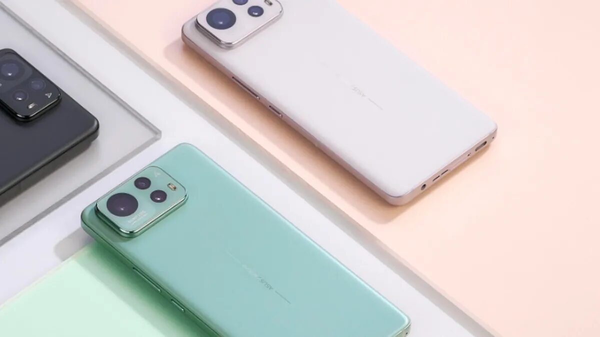 Задняя панель Asus Zenfone 12 Ultra с тремя камерами