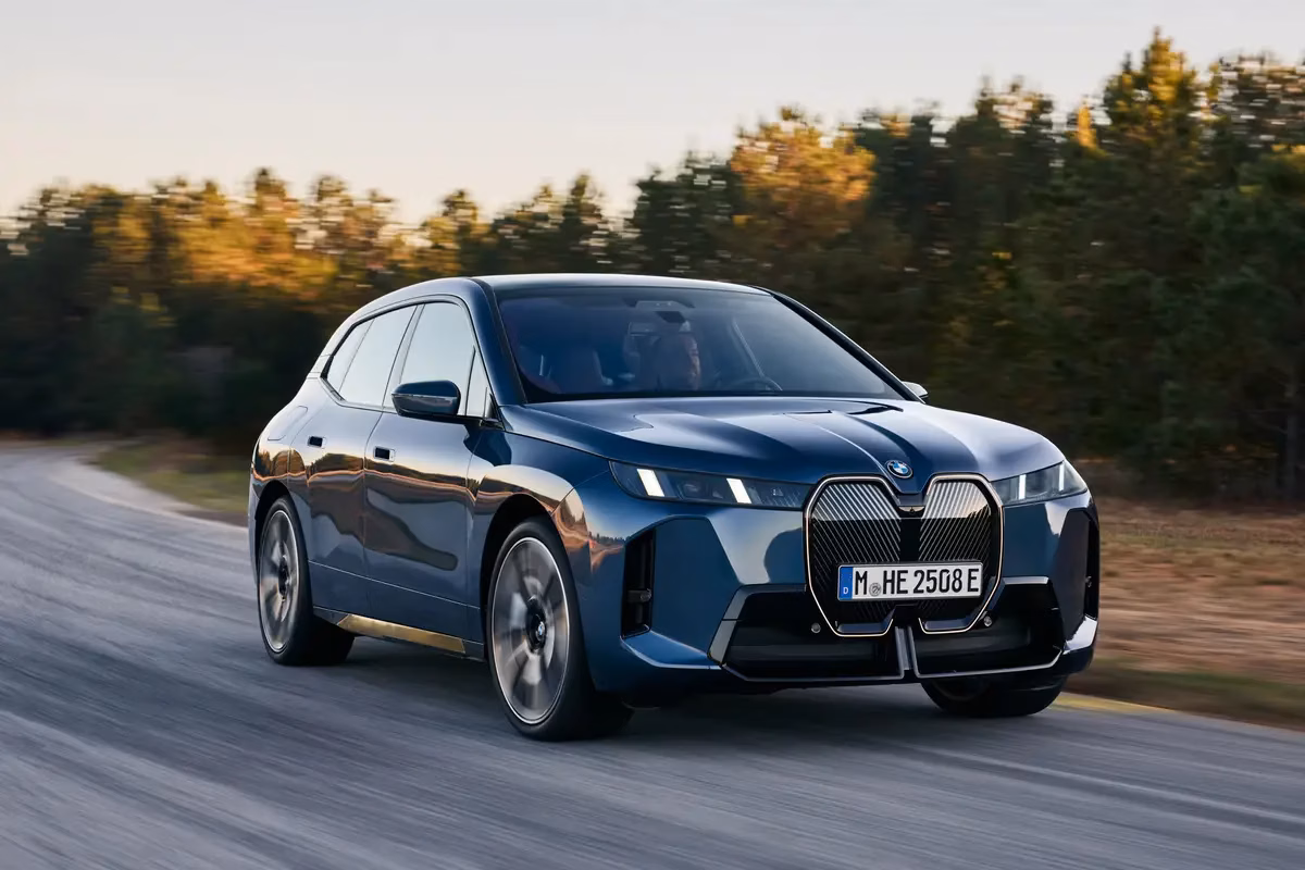 Базовая версия BMW iX 2026 появилась в конфигураторе 8 bmw ix 2026 exterior oem 16.jpg