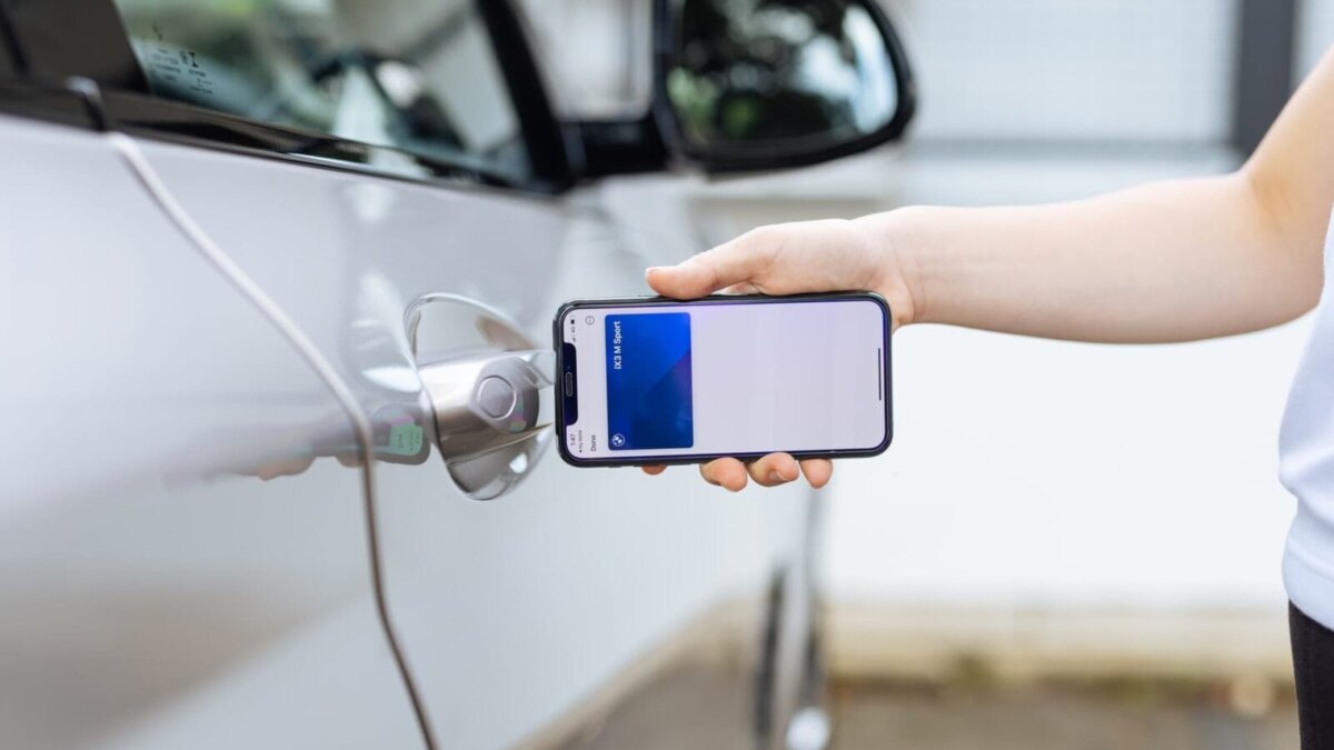 Motorola Razr+ и Edge 50 Ultra стали цифровыми ключами для BMW 4 bmw ix3 facelift photos 66