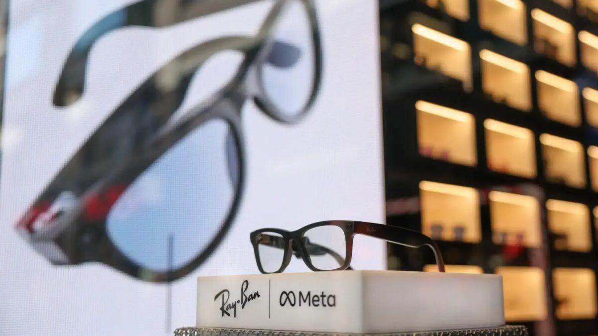 Очки Ray-Ban Meta с темными стеклами и металлической рамкой