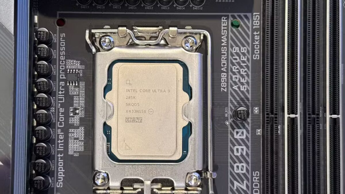 Intel готовит масштабное обновление процессоров Nova Lake 3 intel core ultra 9 285k socket centered edited