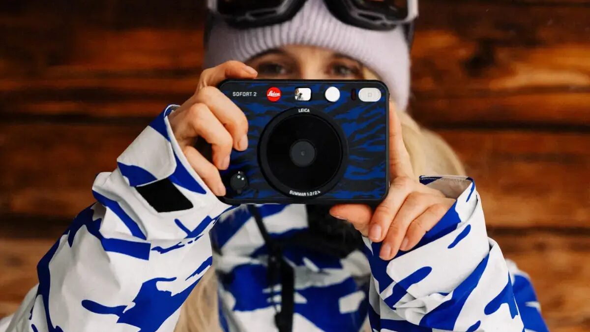 Выпущена Leica Sofort 2 Burton Special Edition: камера в честь легенды сноубординга 2 Leica Sofort 2 Burton Special Edition
