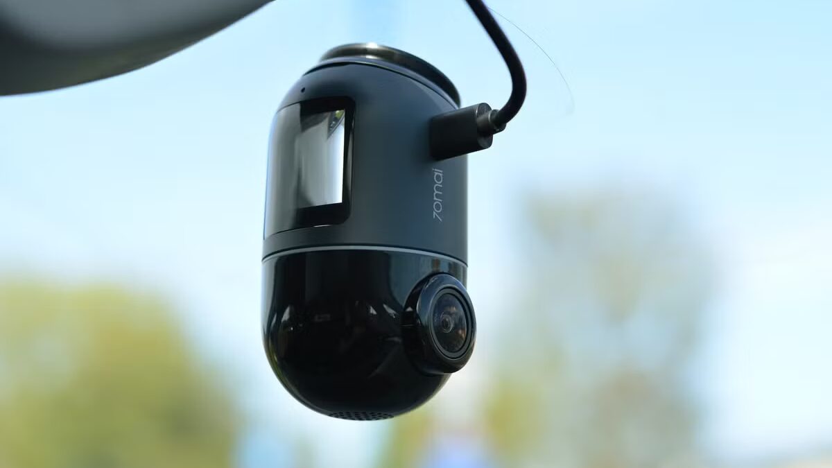 камера видеорегистратора 70mai 4K Omni сверху сбоку