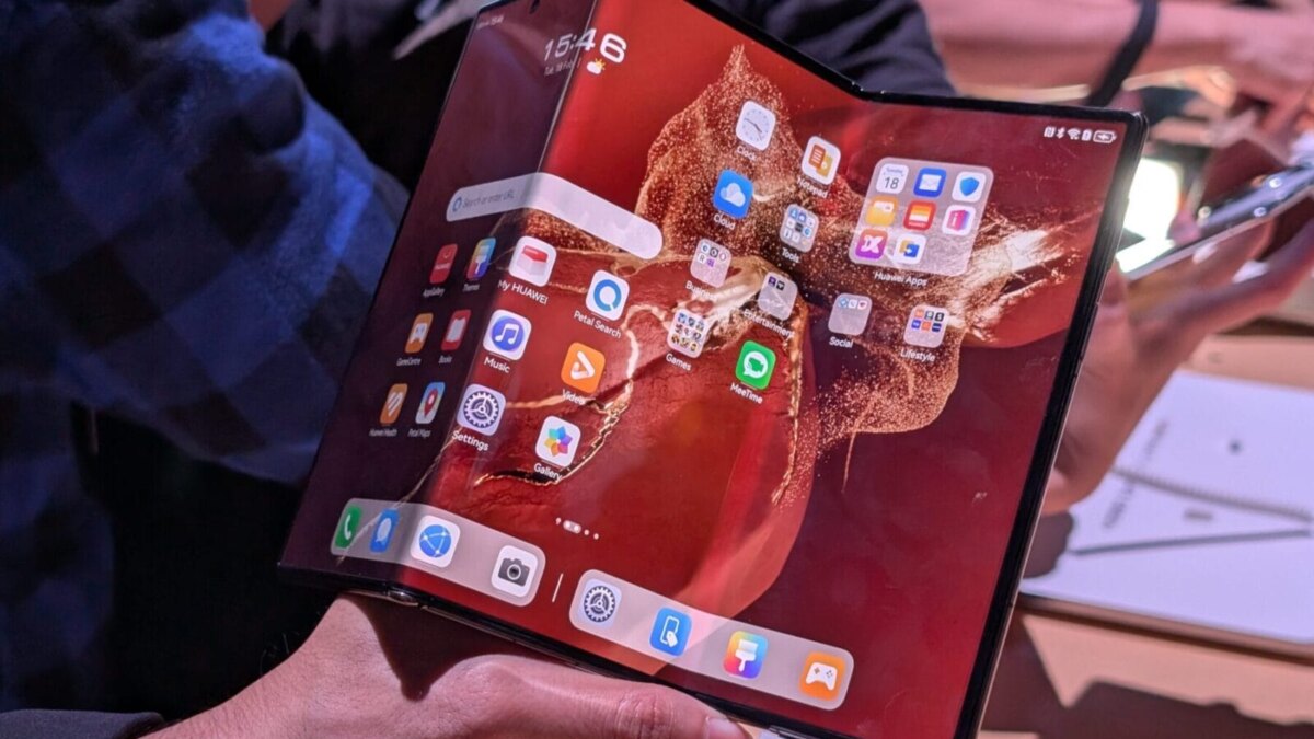 Huawei представил на российском рынке тройную раскладушку Mate XT Ultimate Design 5 original 1