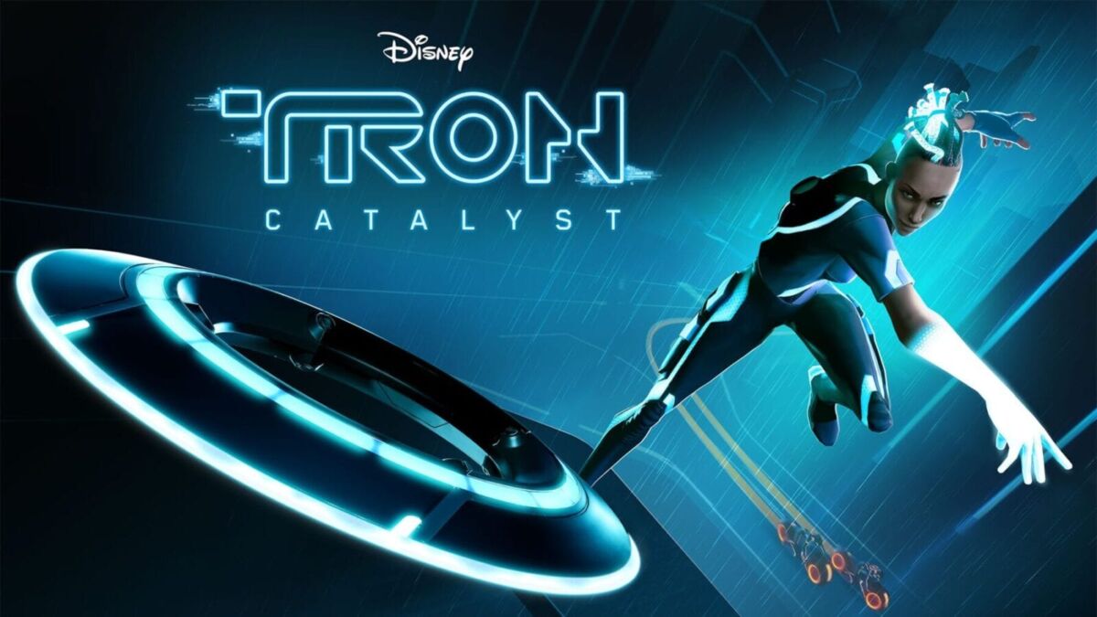 Футуристическая героиня в костюме в стиле Tron Catalyst