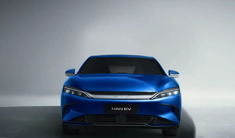 BYD представила новую технологию суперзарядки электромобилей 3 BYD