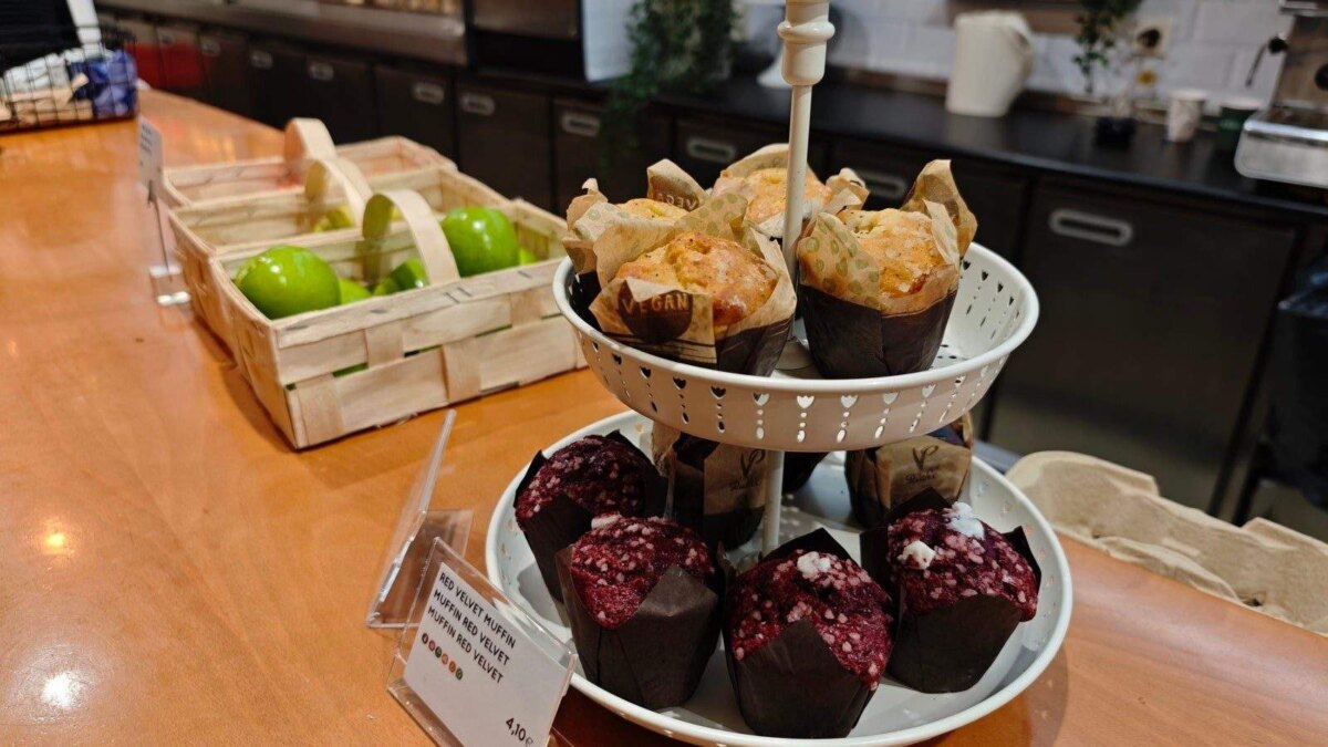 Xiaomi 15 Ultra и Apple iPhone 16 Pro Max: Подробное сравнение камер 26 Xiaomi 15 Ultra