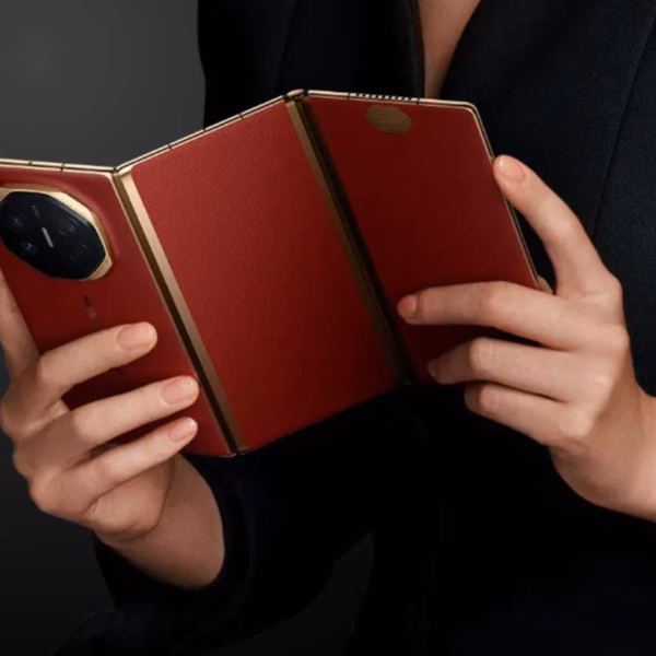 MWC 2025: Huawei представила первый в мире тройной складной смартфон