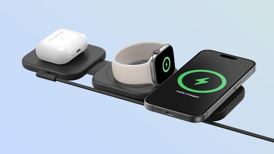 Смартфон на беспроводной зарядке и док-станция Belkin на MWC 2025, аксессуары для зарядки GaN