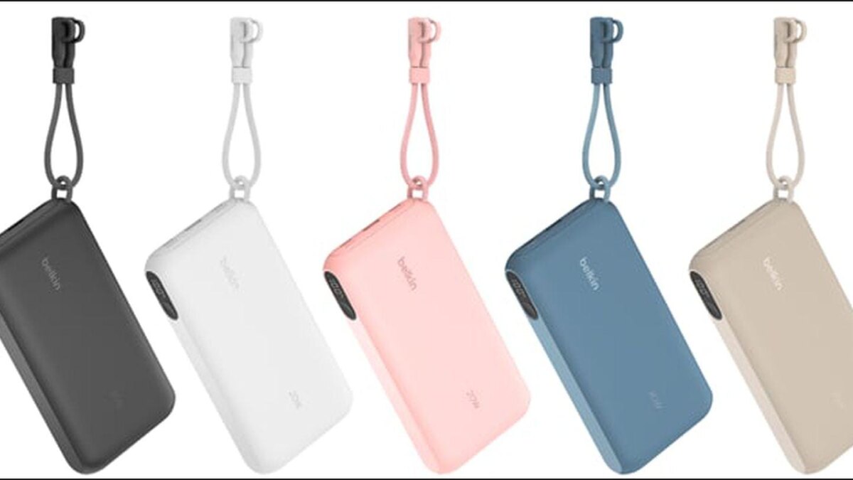 Беспроводной аккумулятор и зарядная станция Belkin разной окраски