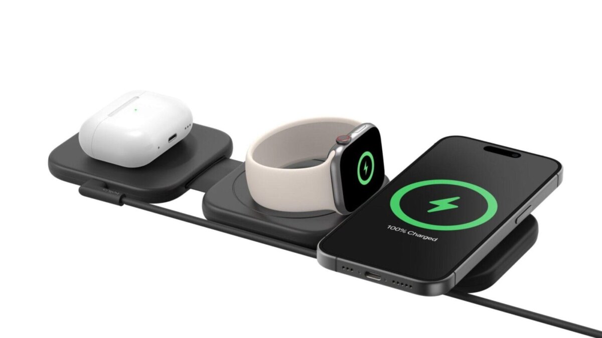 Зарядная станция Belkin с двумя беспроводными зарядками и смартфоном