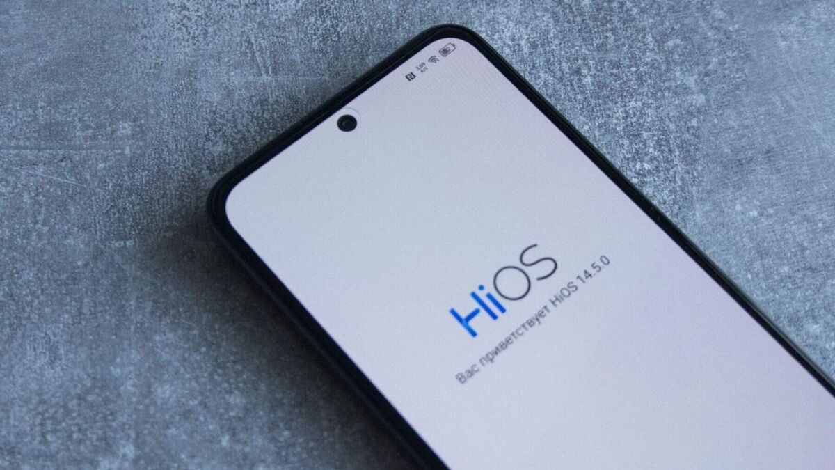 Экран смартфона Tecno Spark 30 Pro с загрузкой ОС HiOS