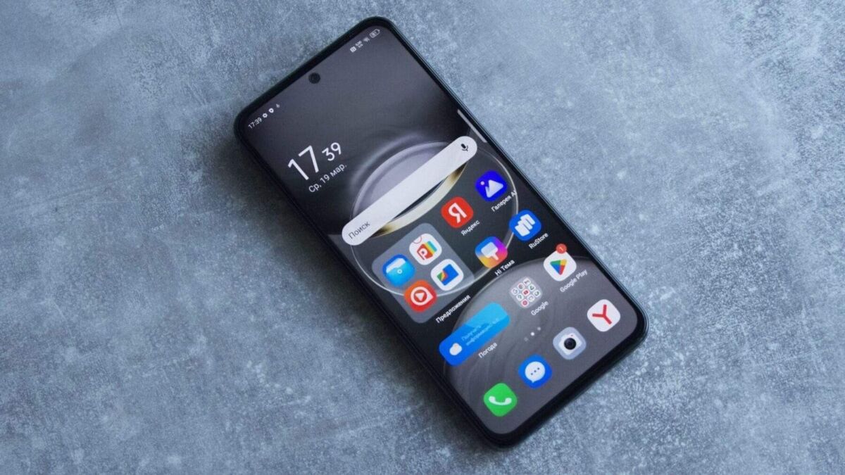 Смартфон Tecno Spark 30 Pro вид спереди иконки на экране