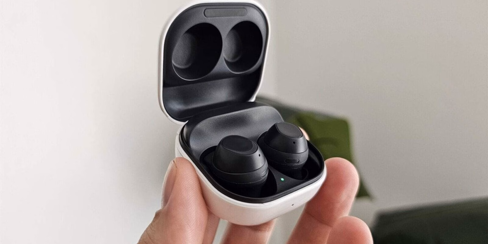 Samsung готовит к выпуску новые бюджетные наушники Galaxy Buds FE 2 3 galaxy buds fe 2 1920x1080 2