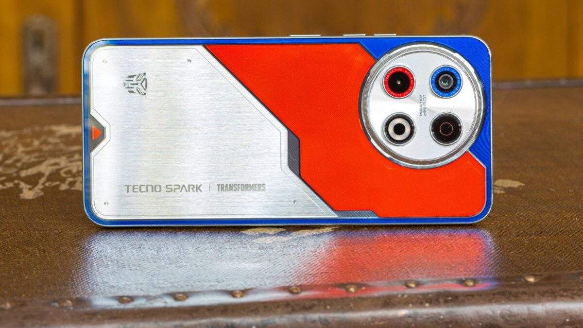 Задняя часть смартфона OnePlus 15T с двойной камерой и логотипом