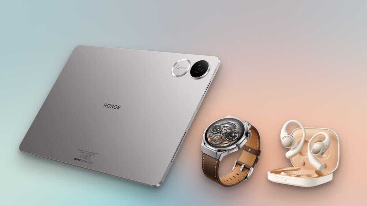 Планшет Honor на выставке MWC 2025: серебристый корпус с камерой