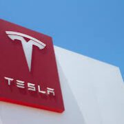 Tesla теряет позиции: продажи электрокаров обрушились по всему миру (images 24)