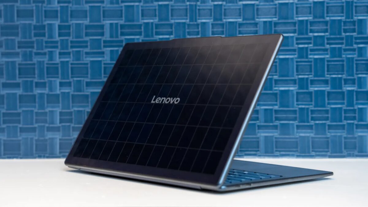 Концепт ноутбука Lenovo Yoga Solar PC с солнечной панелью сзади, вид сбоку