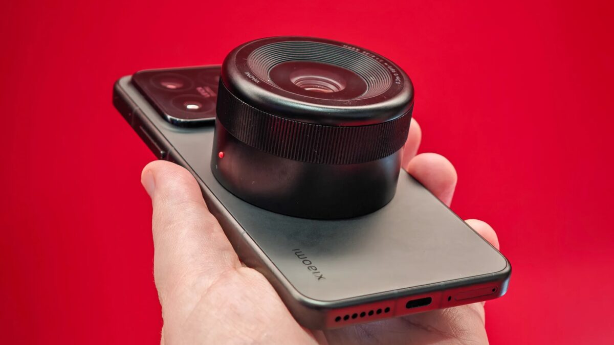 Смартфон Xiaomi с крупной камерой и объективом